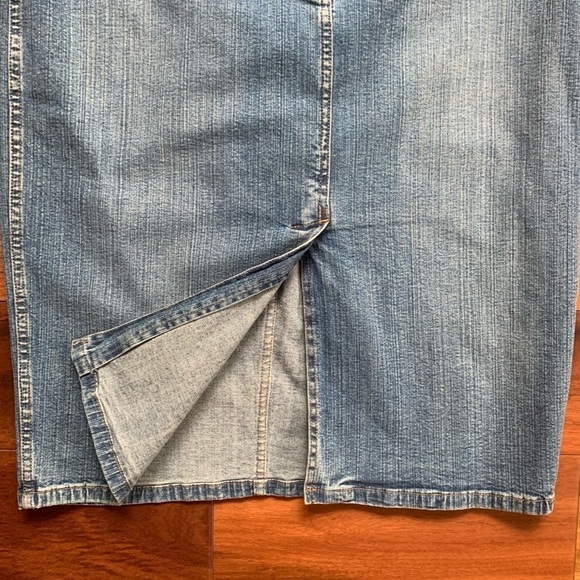 Laura Leigh Denim Skirt - Picture 5 of 6